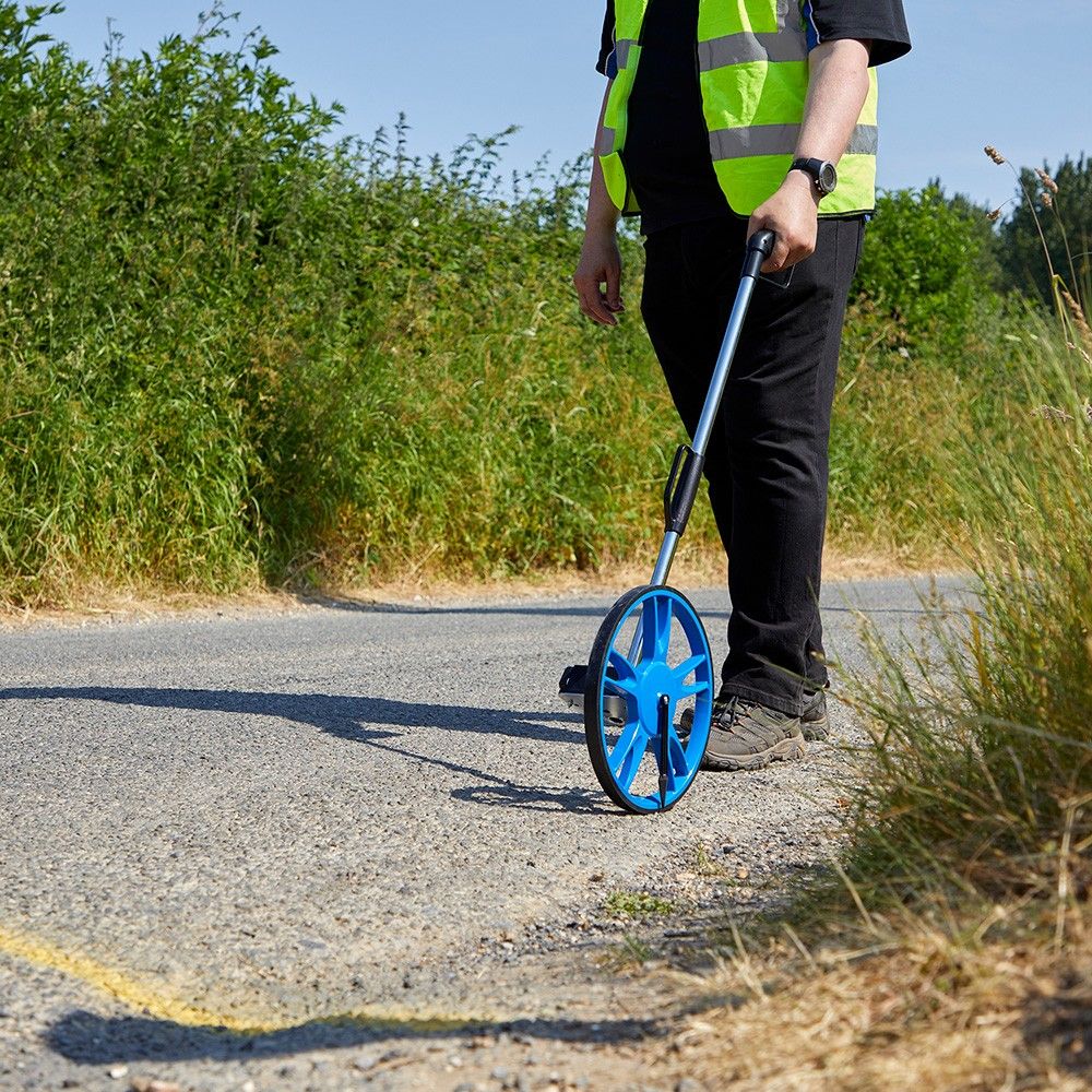 Measuring wheel for measuring fences