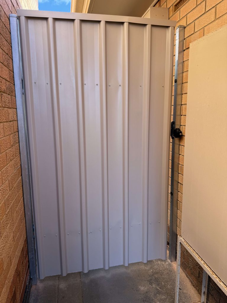 Colorbond gate installers (1)